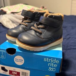 Stride Rite Oliver Navy and Tan Baby Walkers sz 5M